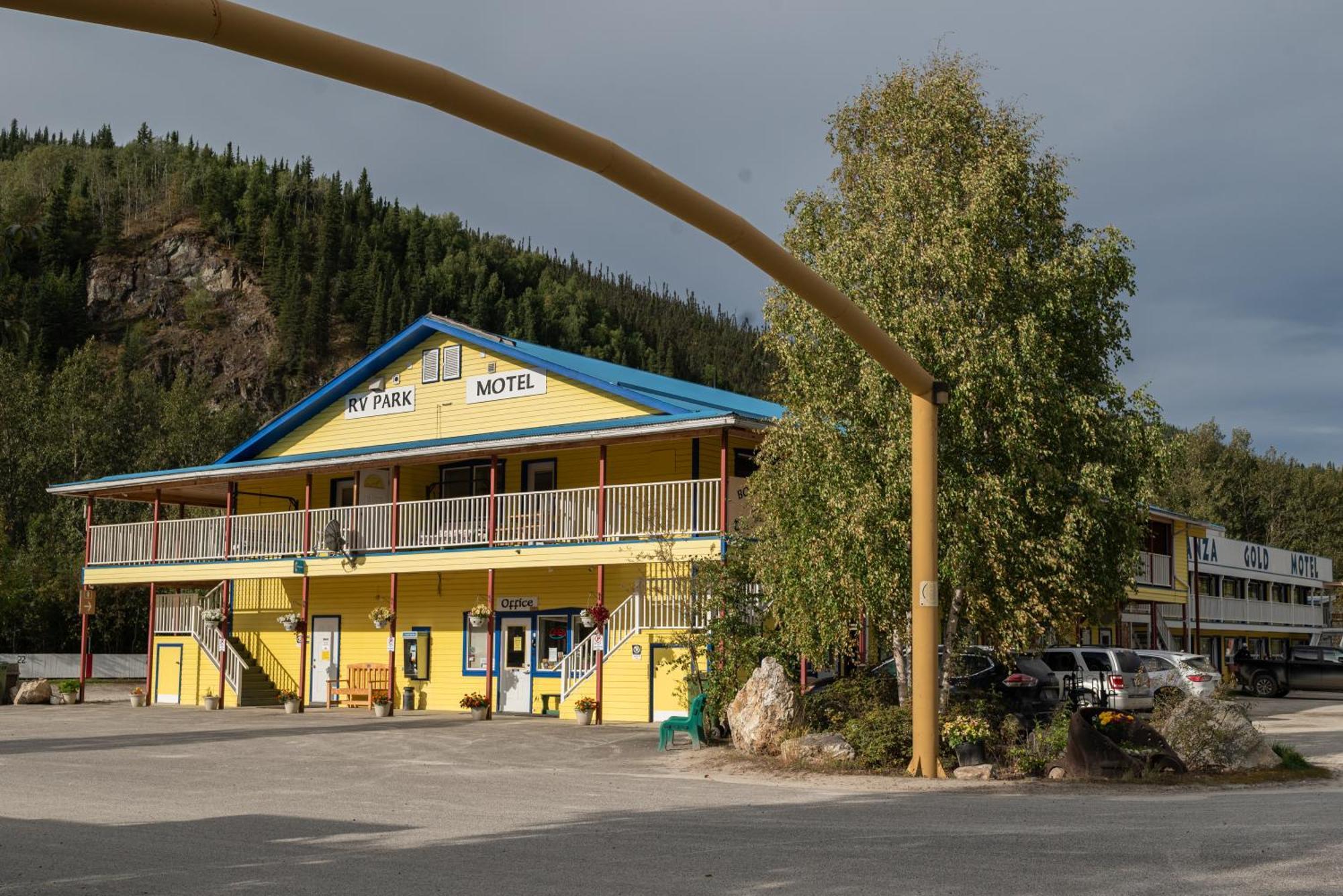 Bonanza Gold Motel Dawson City Exterior foto